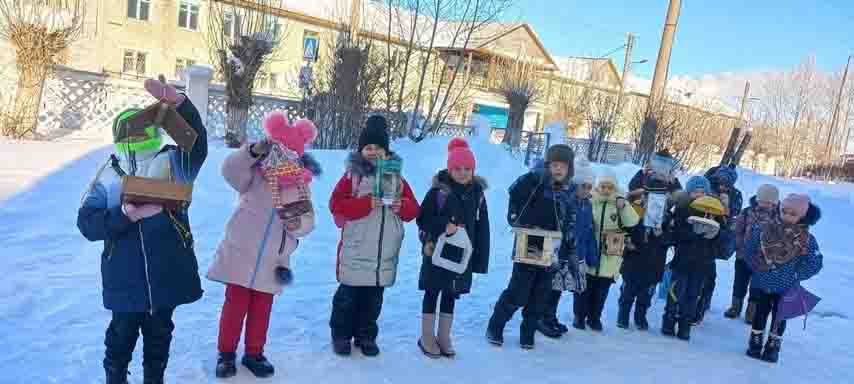 Покормите птиц зимой.